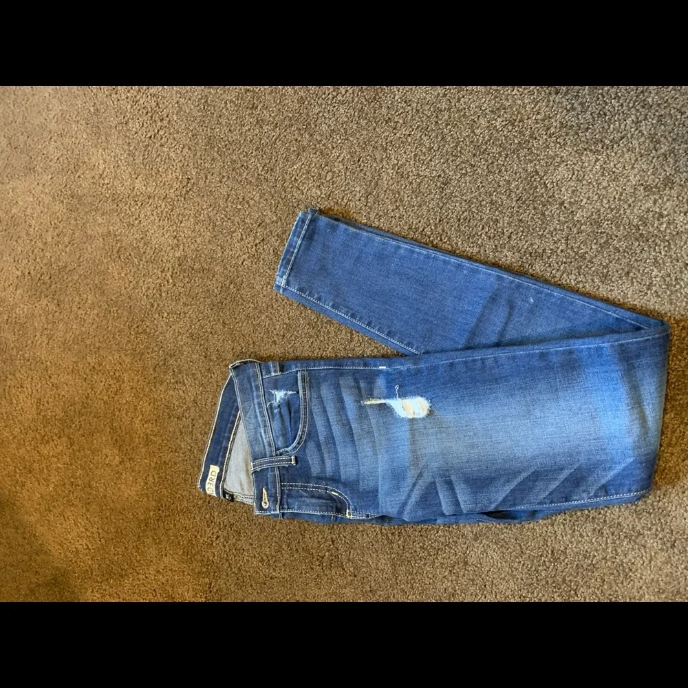 Frayed skinny jeans
